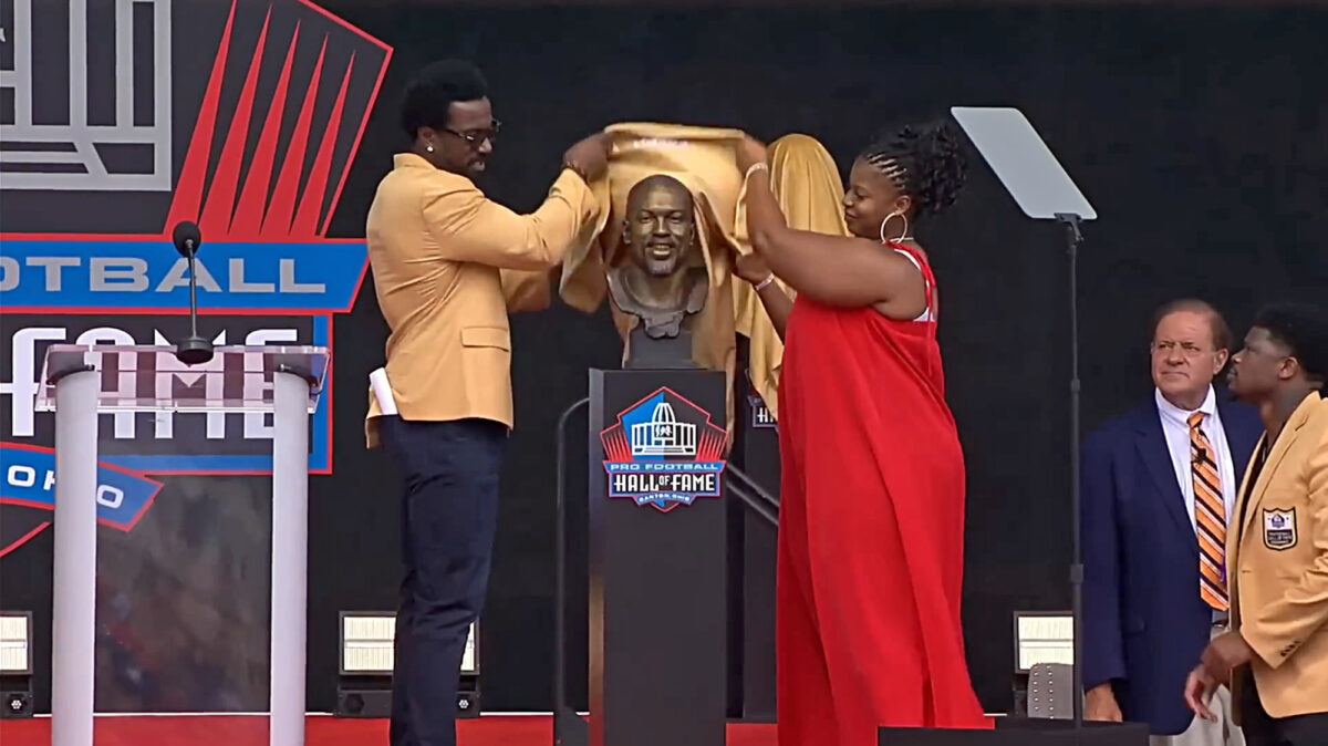 Patrick Willis - Pro Football Hall of Fame